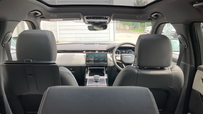 Land Rover Range Rover Velar 3.0 D300 MHEV Belgravia Edition Satin 5dr Auto Diesel Estate - Image 51